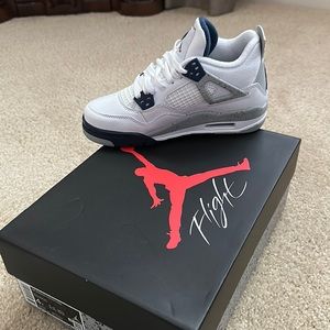 Air Jordan 4 Retro.
